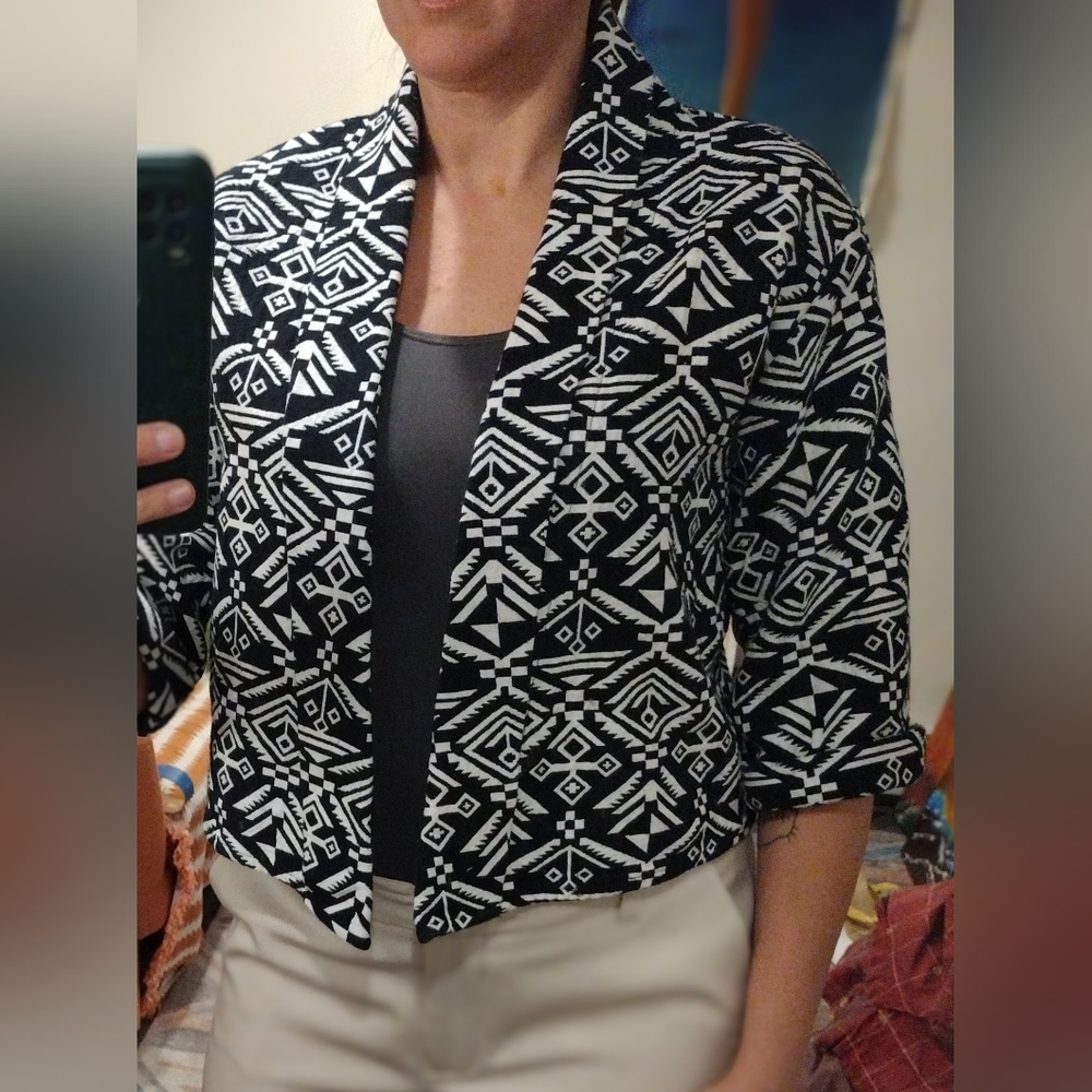 Charming Charlie Bolero Aztec black white jacket size small Super Cool Jacket